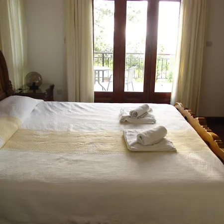 Webooking Knossos *