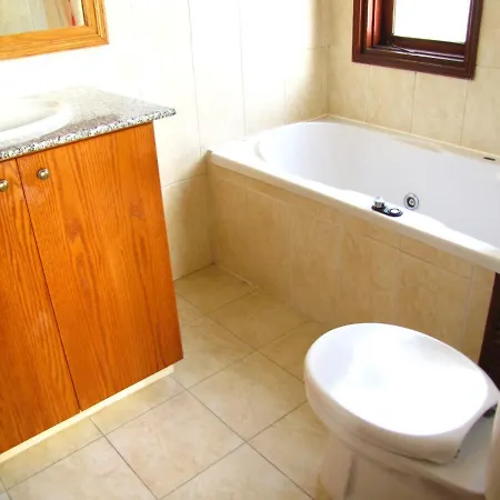 Webooking Knossos *