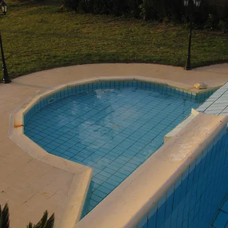 Webooking Knossos *